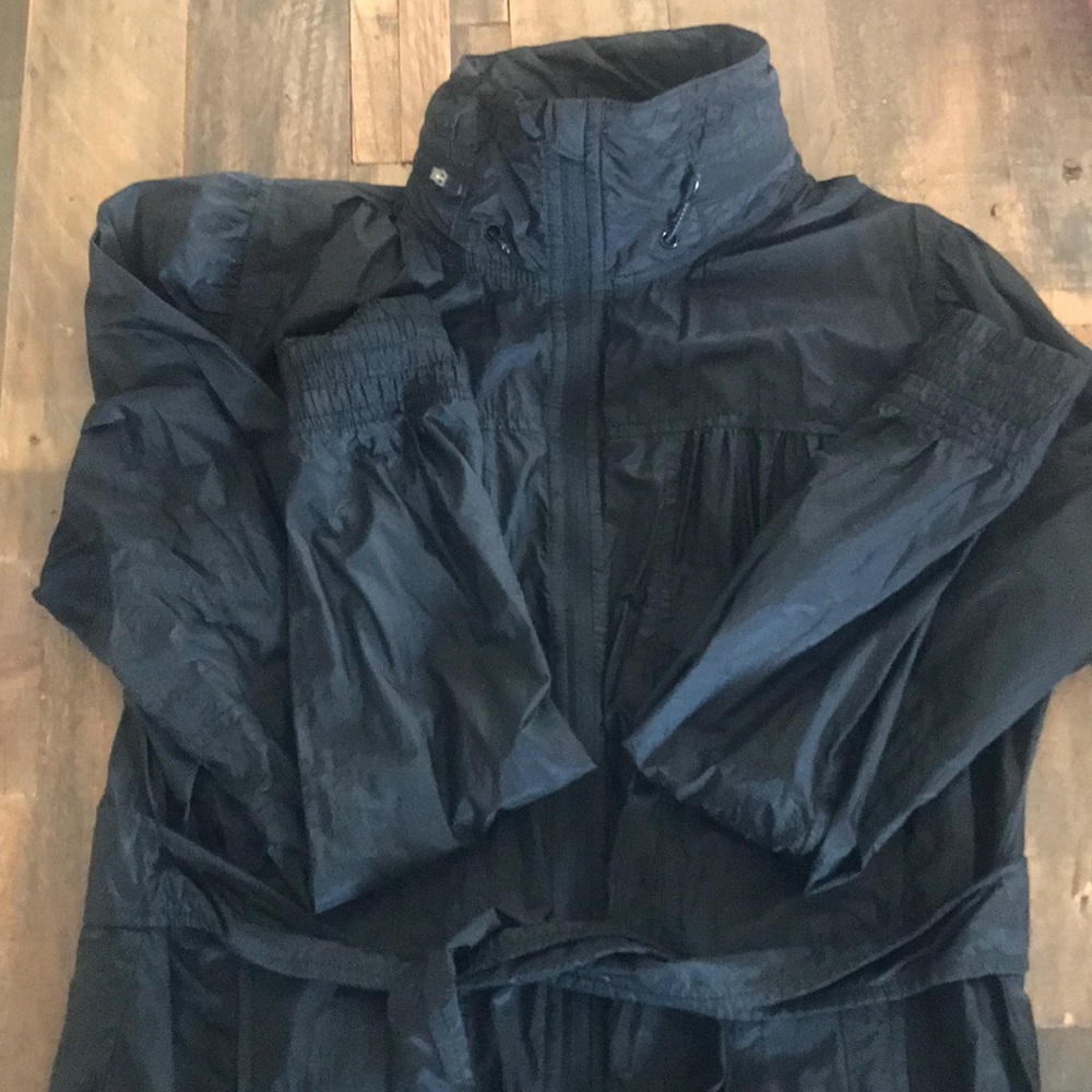 Lululemon windbreaker FLASH SALE